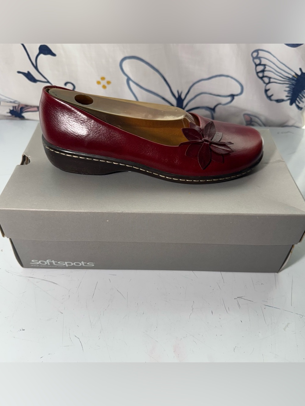 Softspots Maiden Fire sky Clarice Red Size 9M Women Soft Shoes NIB